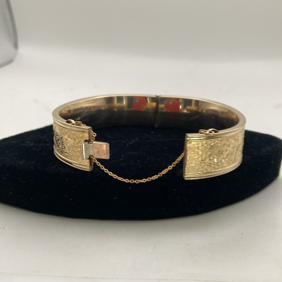 victorian hinged bangle bracelet. intricate floral design safety chain. - Picture 2 of 9